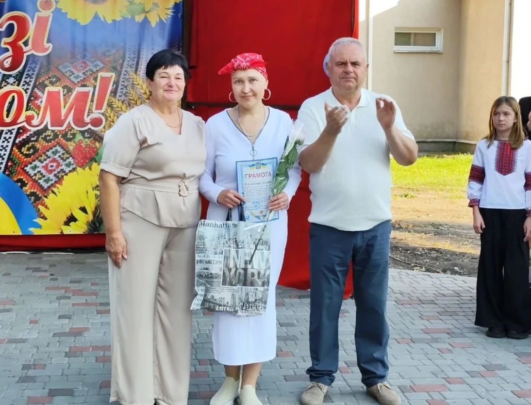 Галина Шевченко та Володимир Сокирко вручили Грамоту мамі Аделіни Городілової