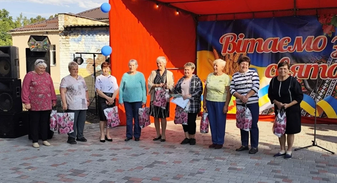 Волонтерки колективу "Сіткарочки"