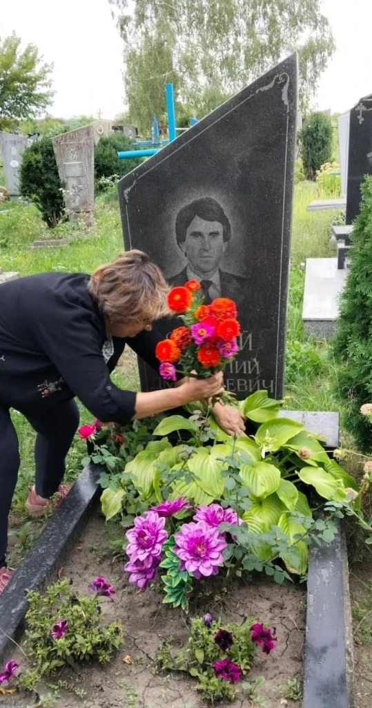 На могилі Анатолія Ярового