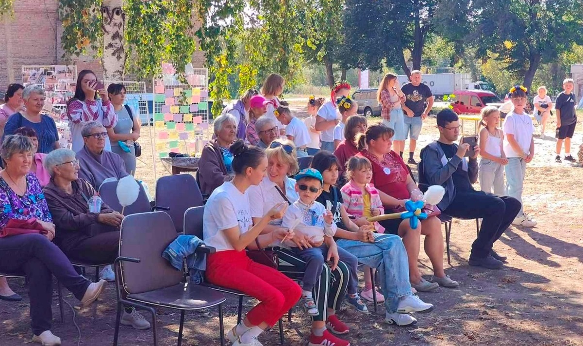 Мешканці села Цибулеве та гості