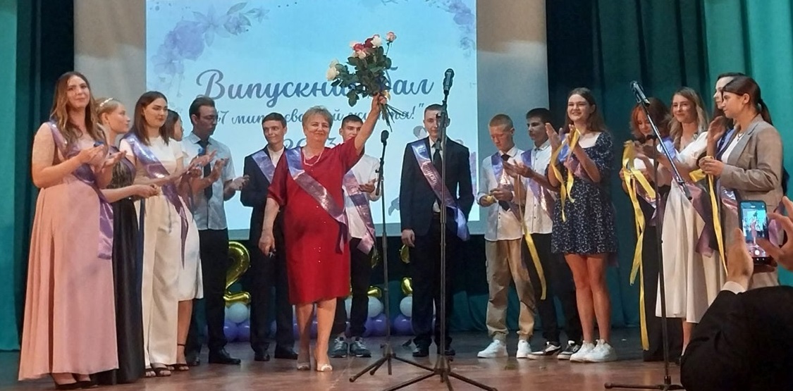 Випускники з класним керівником