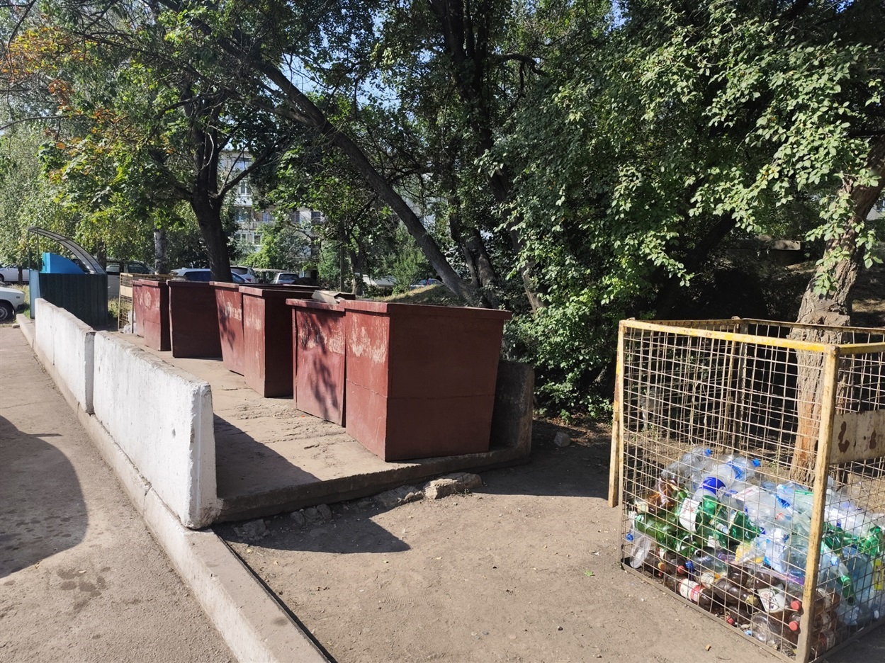 Майданчик для збору сміття у Смоліне