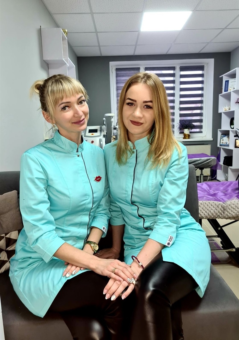 Аліна Котричук зі своєю колегою 