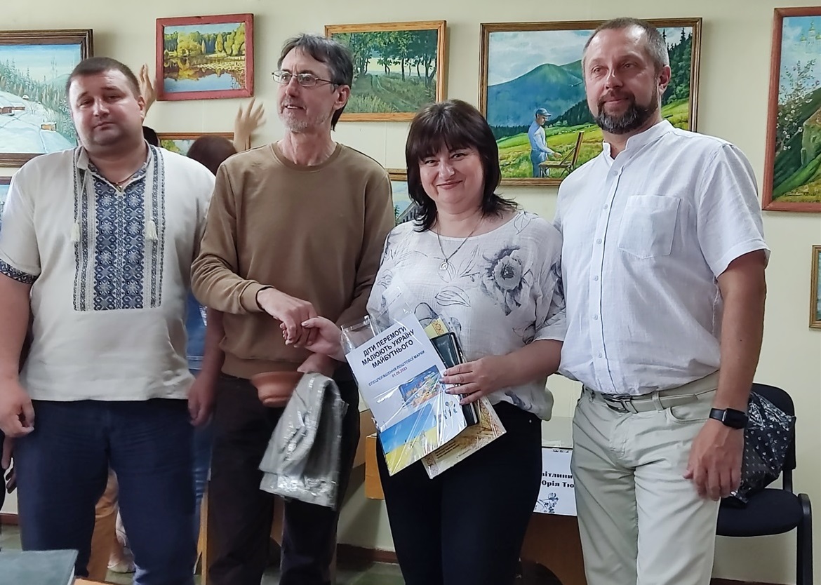 Під час нагородження: Геннадій Шевченко, Петро Мельник, Катерина Матко, Віталій Останній