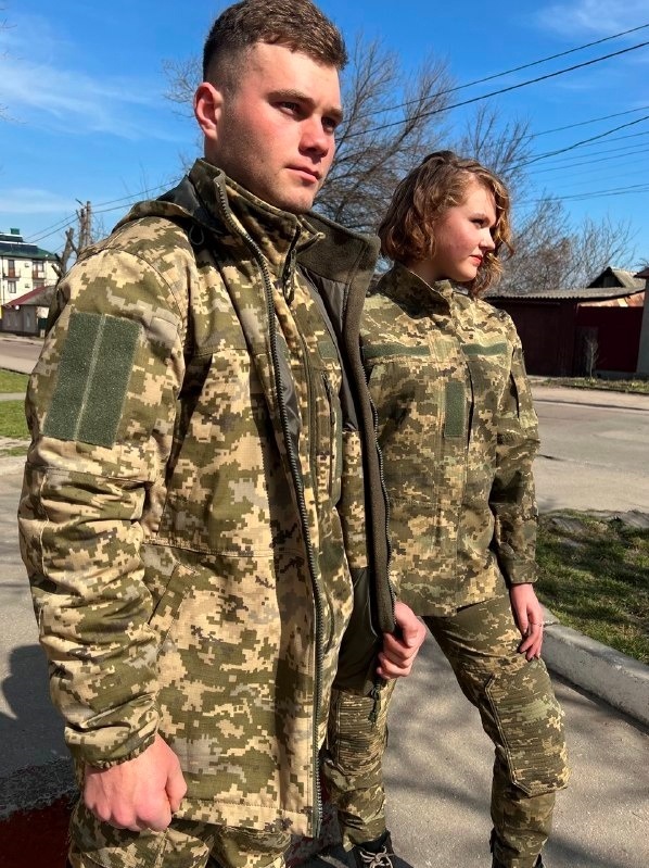 Моделі у військовій формі Асгард
