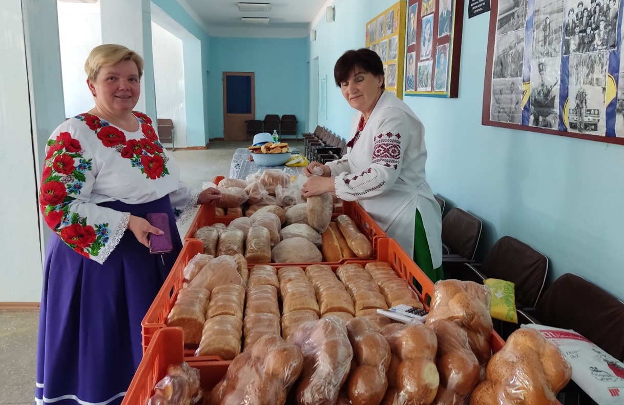 Галина Кущова біля продукції