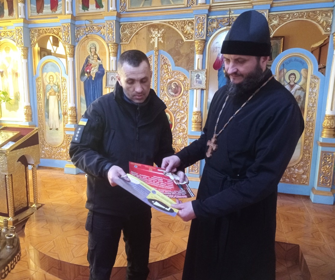 Юрій Шмалько та настоятель храму