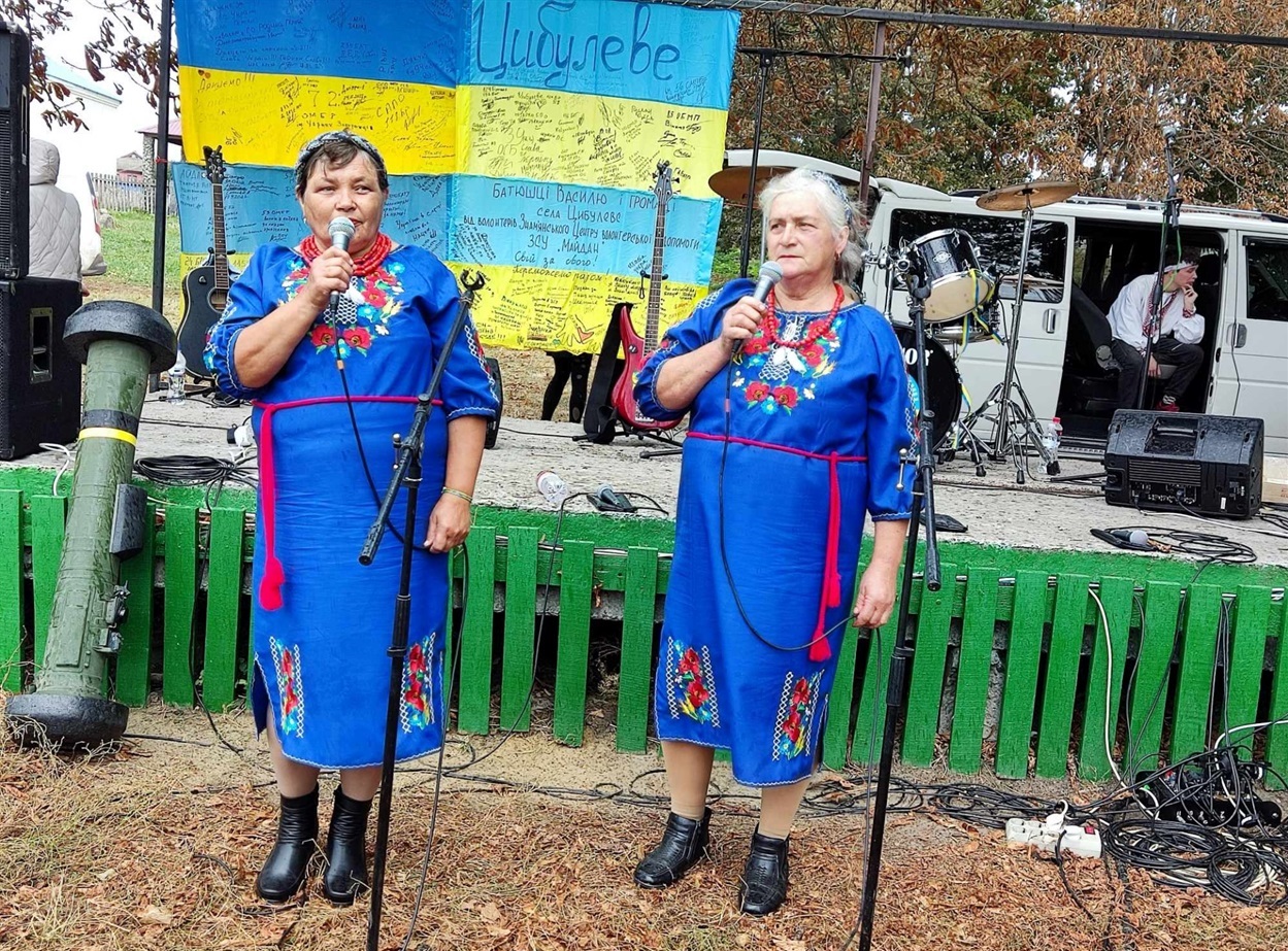Валентина Шаповалова та Ольга Степась