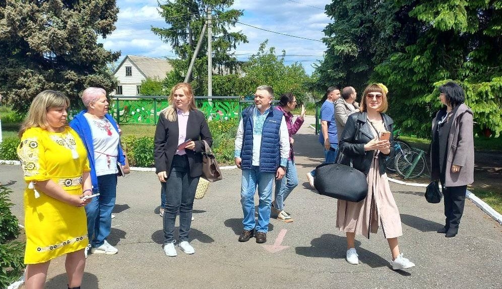 У Дмитрівці під час зустрічі.