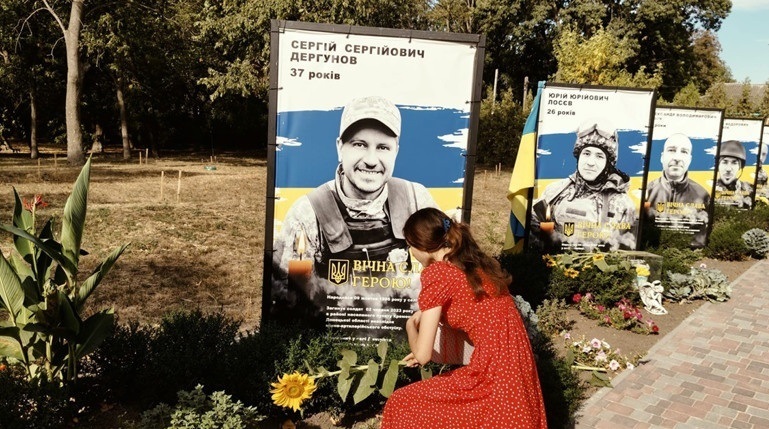 Алея пам'яті полеглих військових Дмитрівської громади
