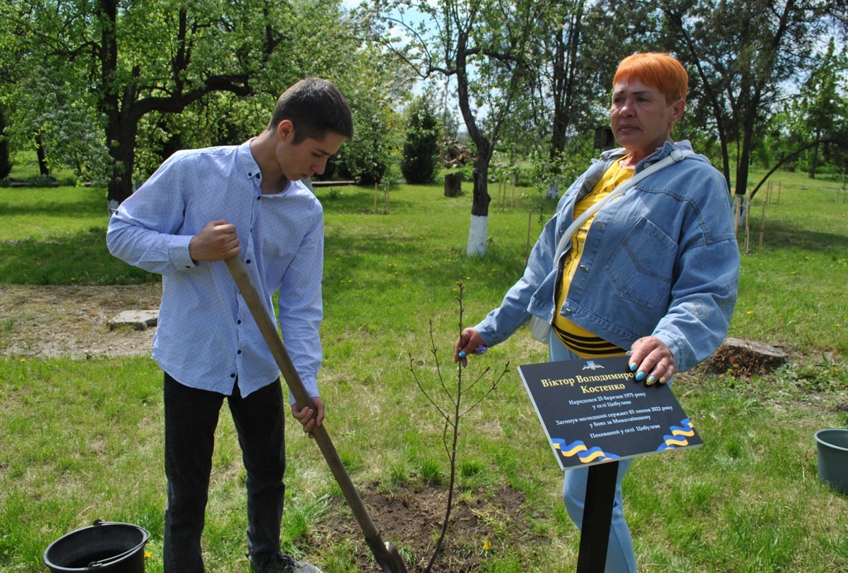 Дружина загиблого воїна Віктора Костенка - Вікторія.