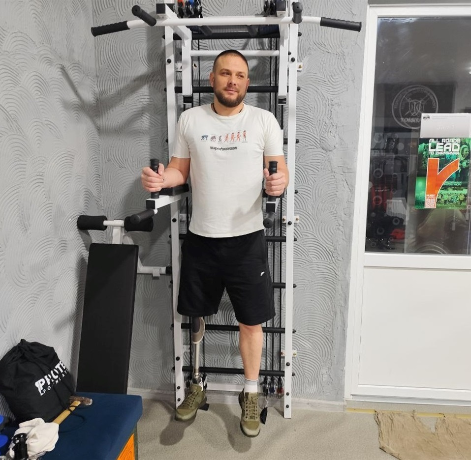 Денис Омельковець, ветеран війни, під час занять у реабілітаційному центрі "Патріот"