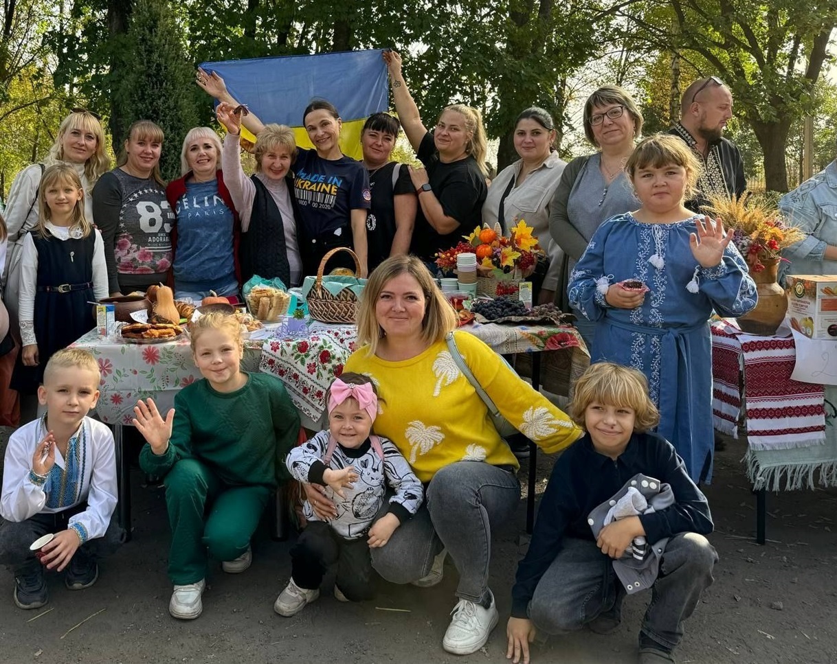 Учасники благодійного ярмарку