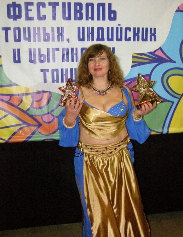 Олена Маккарова, виконавиця східного танцю