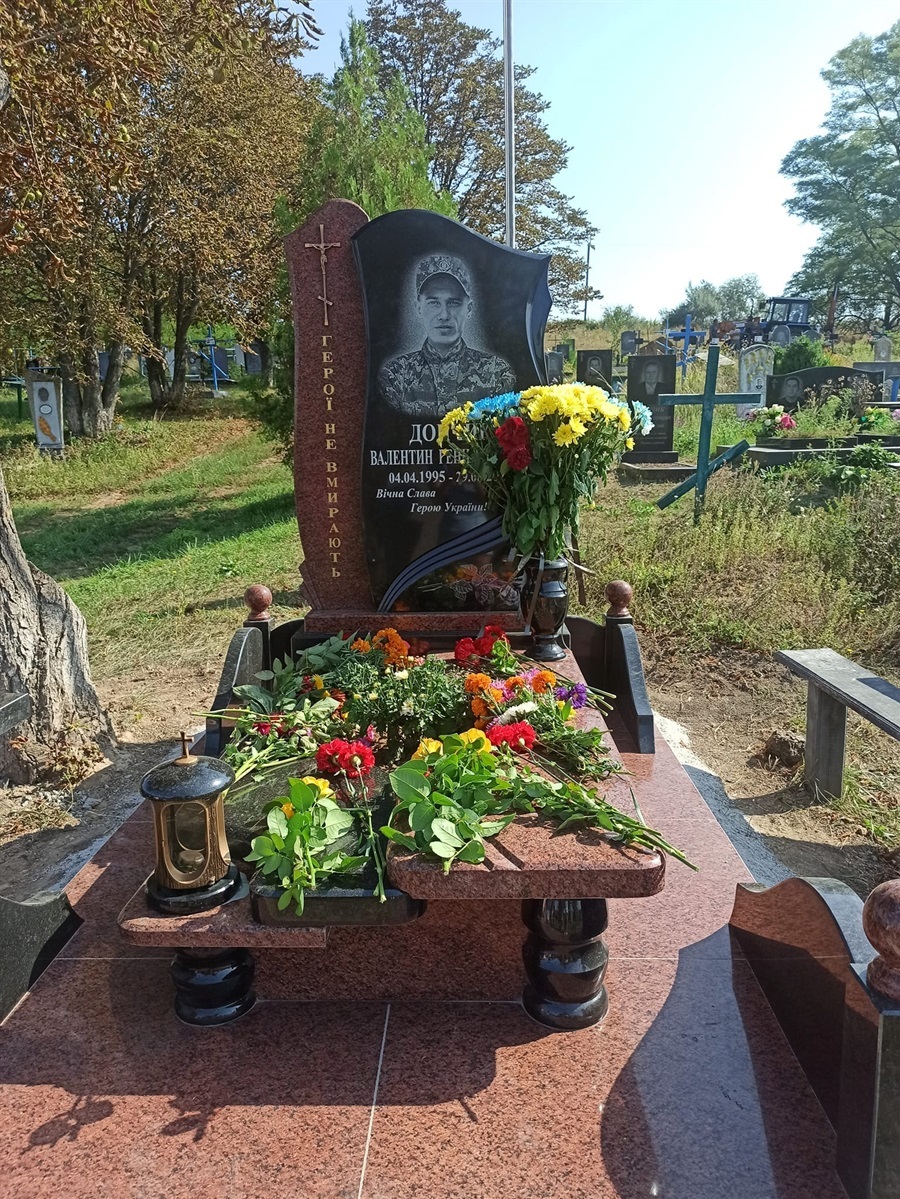 На могилі Валентина Дончика