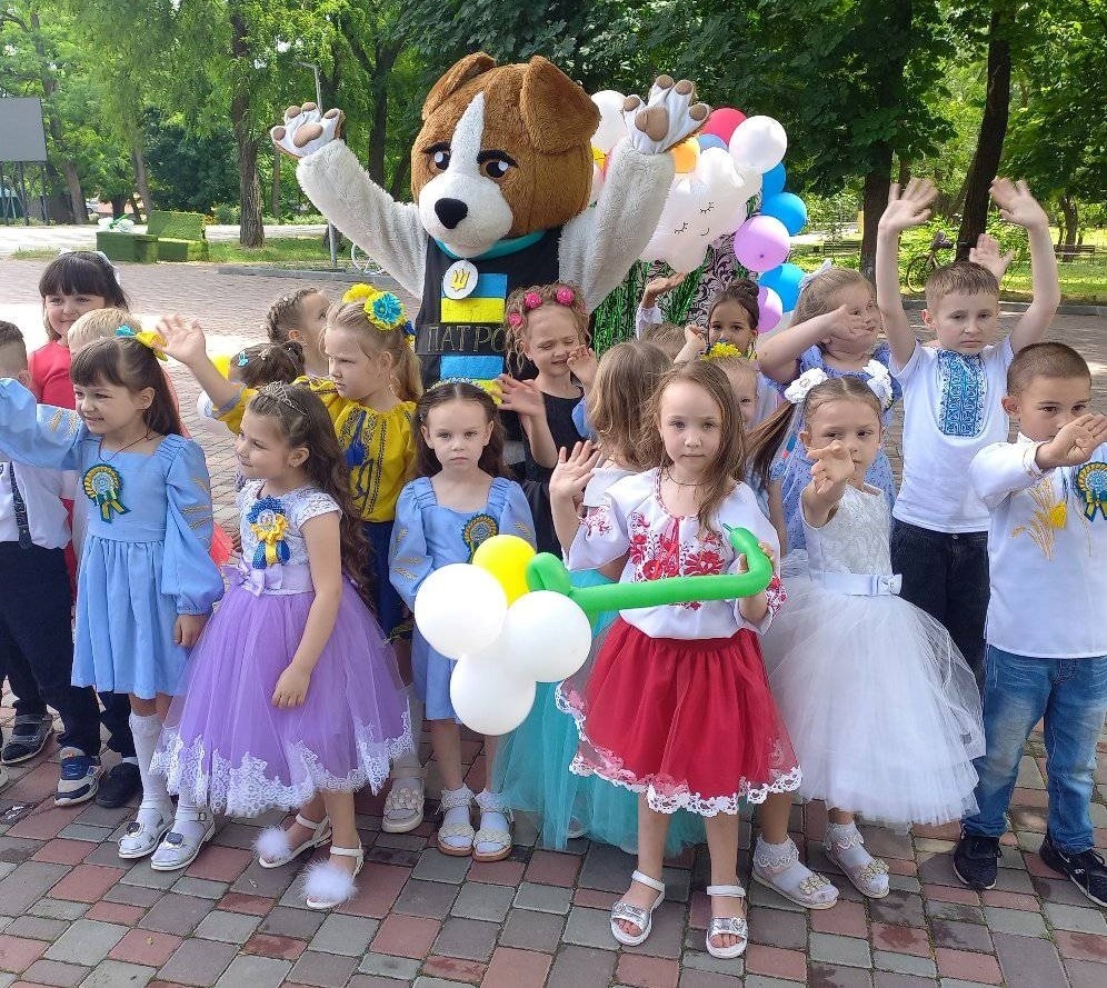 Випускники під час ігрової програми