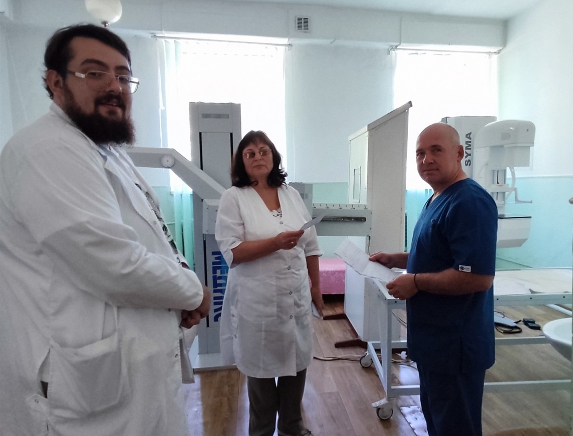 Лікар-рентгенологЯрослав Сільман, завідуюча діагностичним відділенням Валентина Стонога, лаборант-рентгенолог Олександр Глущенко