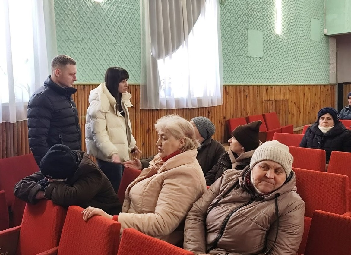 Керівник лікарні Руслан Пушкаренко надає роз'яснення на запити мешканців 