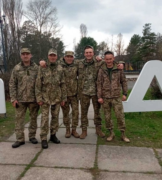 Сергій з побратимами