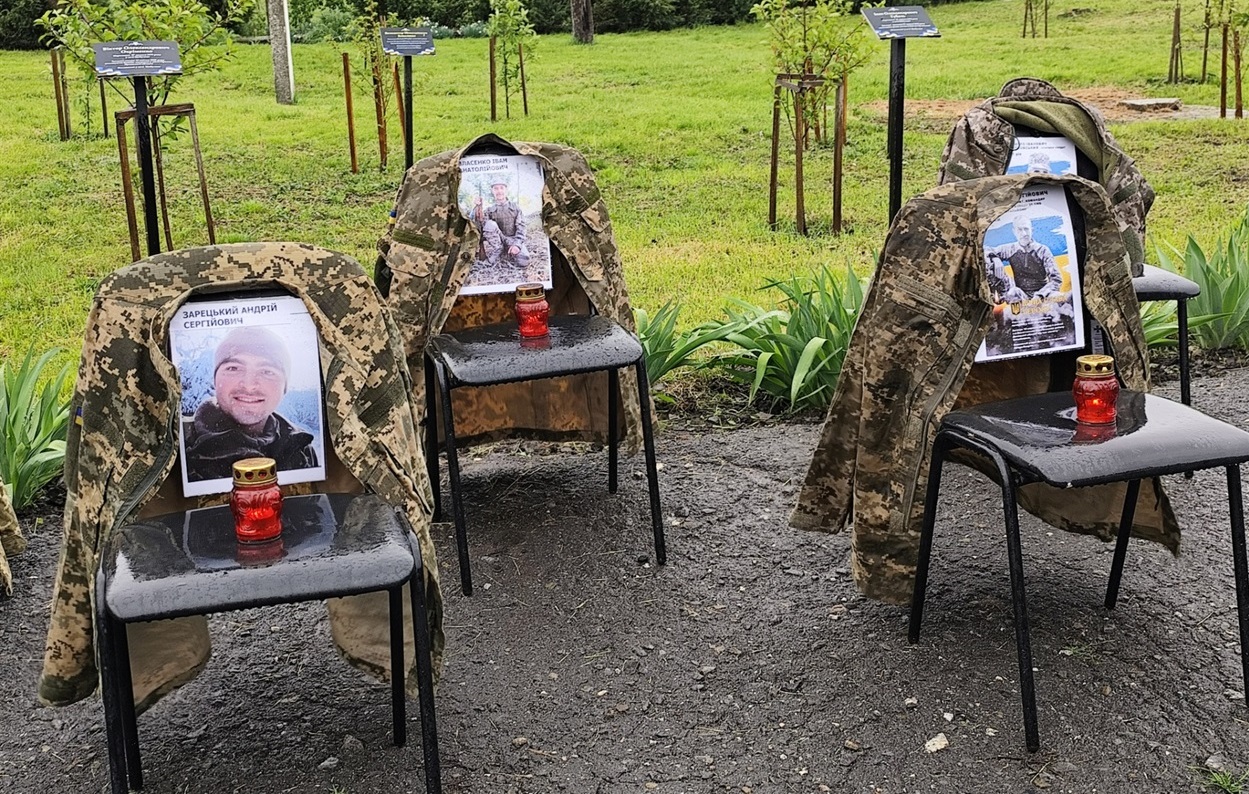 Світлини загиблих захисників Дмитрівської громади