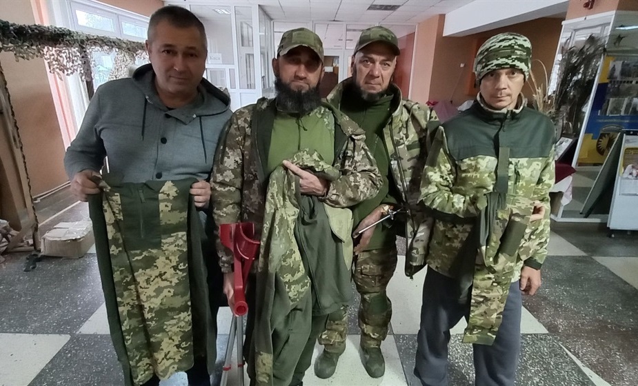 Микола Сернюк з побратимами та Геннадій Масон