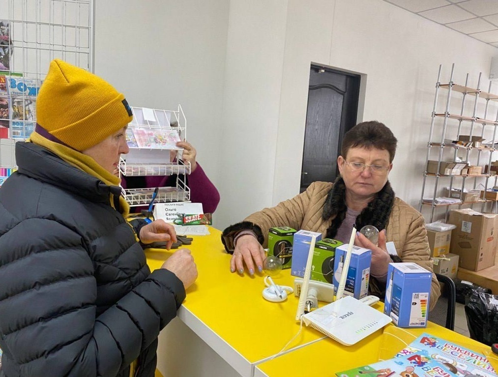 На пошті під час обміну ламп