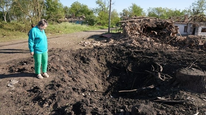 На місці будинку - вирва