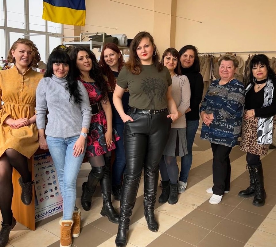 Засновниця бренду Асгард Марія Величко (вцентрі) з командою