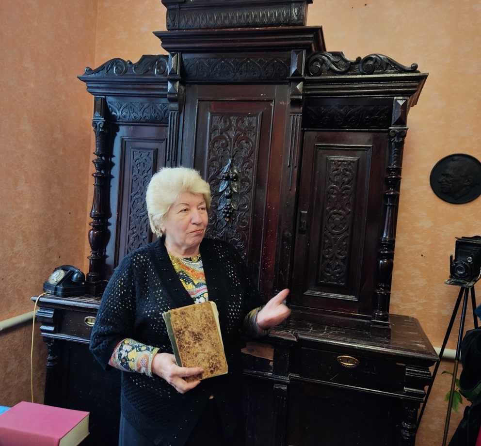  Тетяна Шуткіна розповідає про будинок-музей Дмитра Чижевського