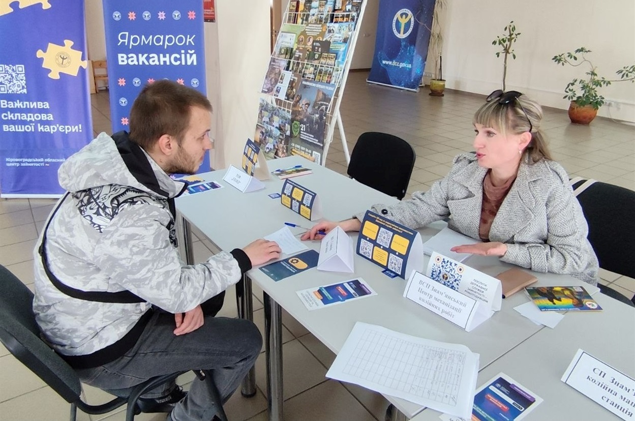 Вікторія Міхріна та Валерій Стах, під час Ярмарку вакансій
