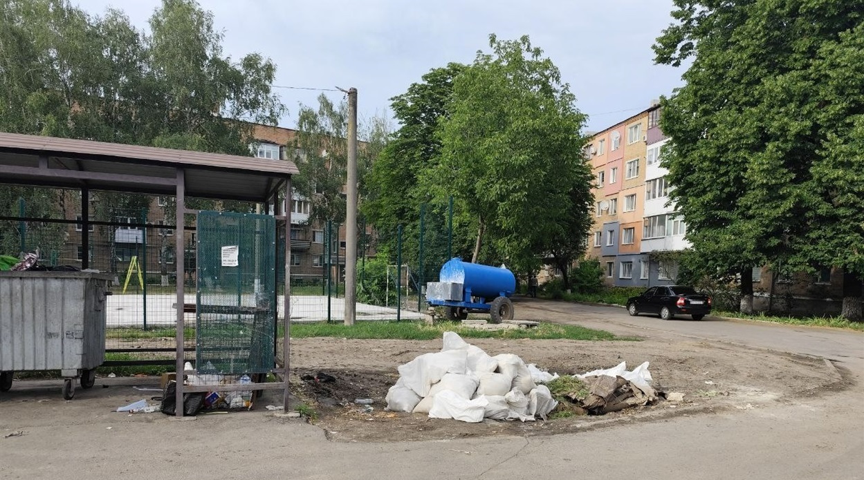 Майданчик для збору сміття у центрі Знам'янки