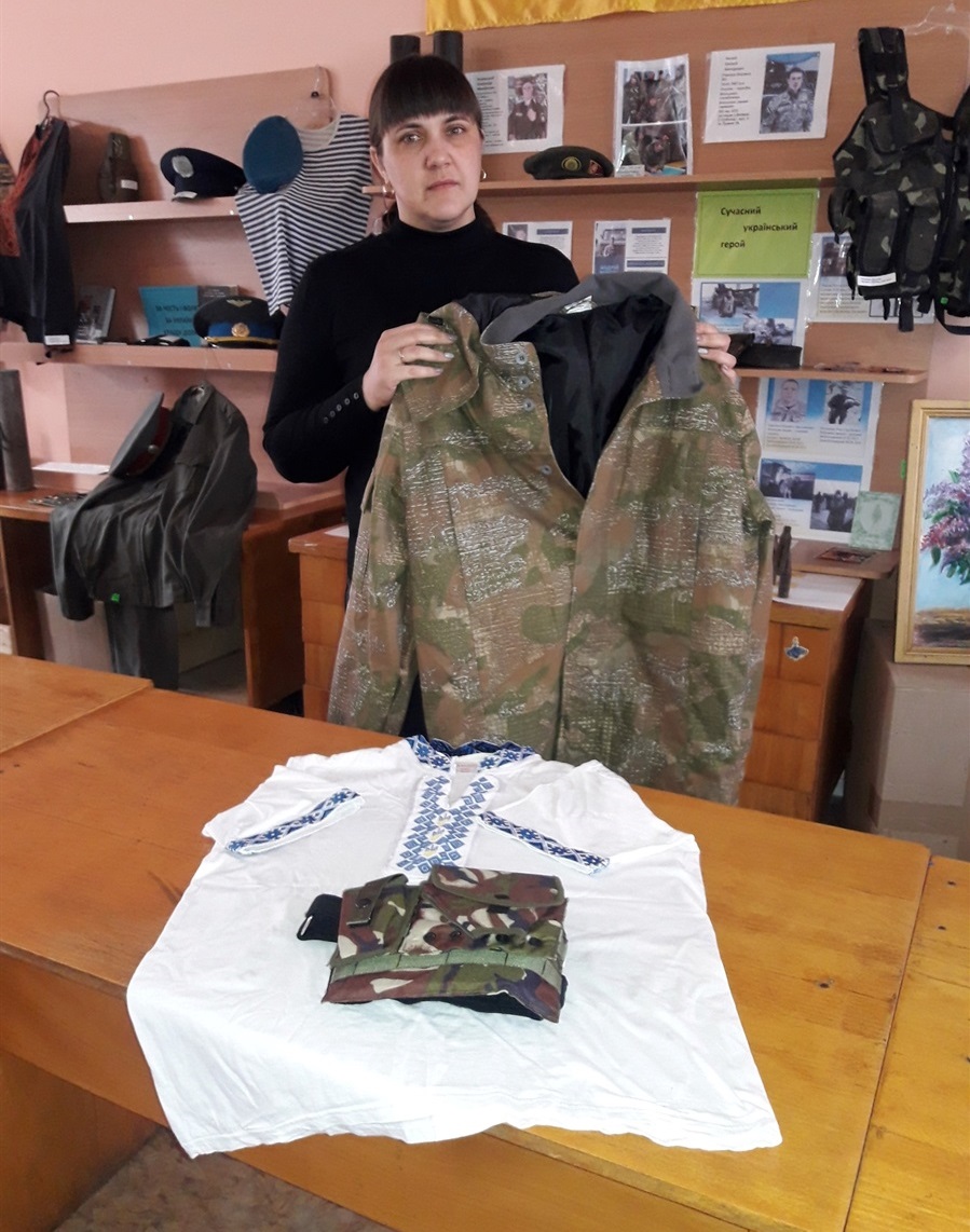 Катерина Ворона з речами чоловіка