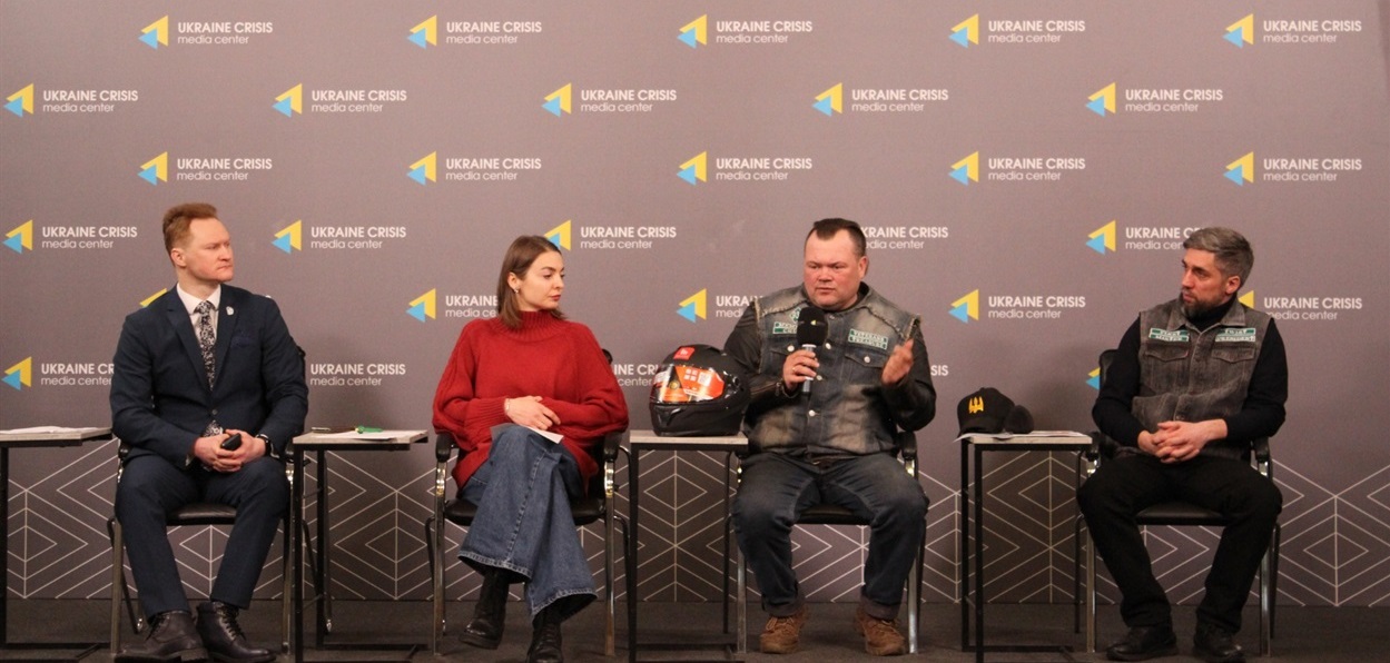 ​Під час пресконференції щодо впровадження в Україні міжнародного стандарту безпеки мотошоломів.