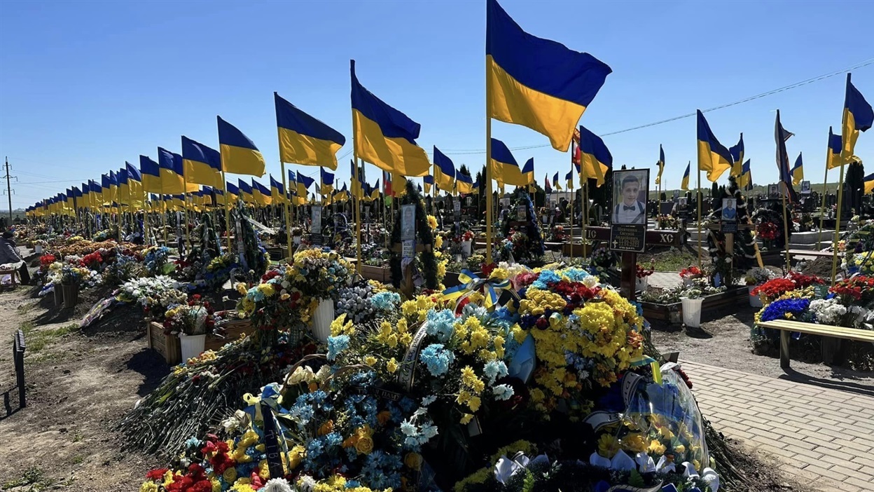 На одному з військових кладовищ