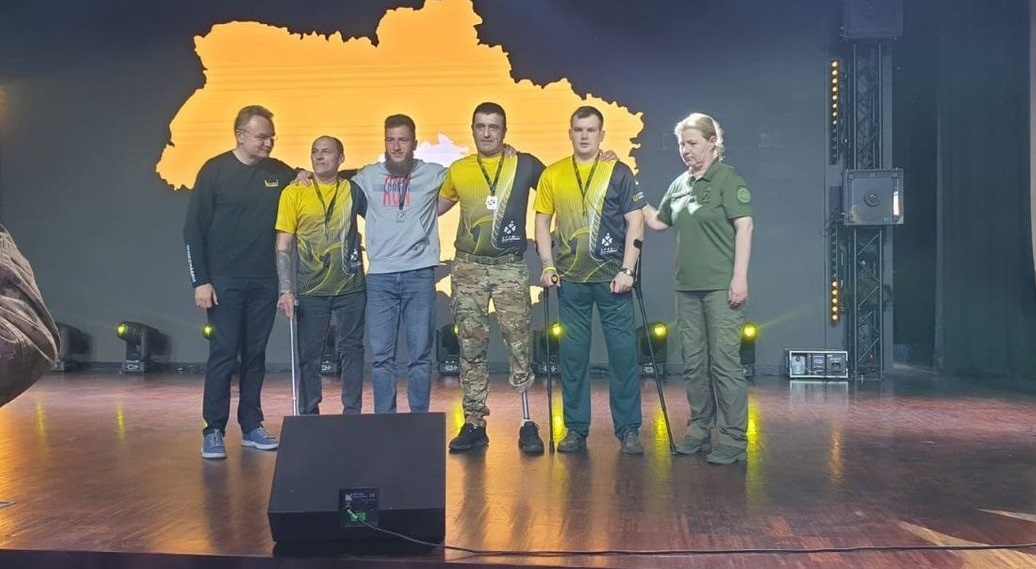 Сергій Майданюк під час нагородження у Львові після змагань