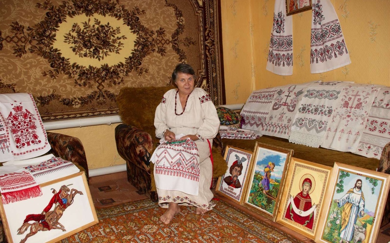 майстриня-вишивальниця Раїса Айвазовська