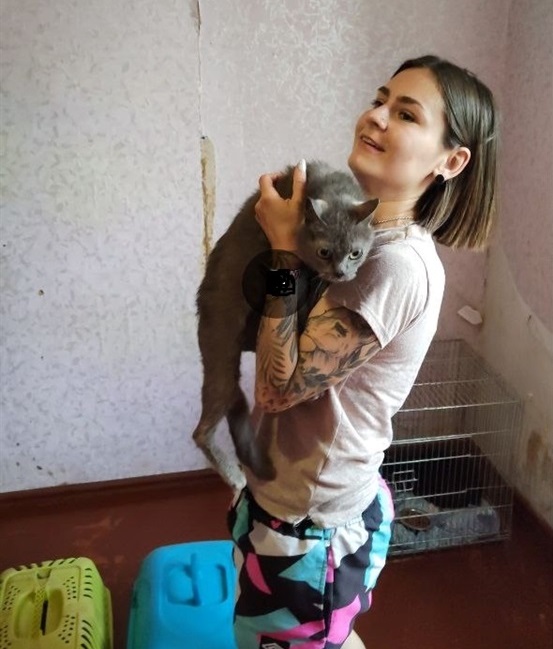 Богдана Стоян з евакуйованим котиком