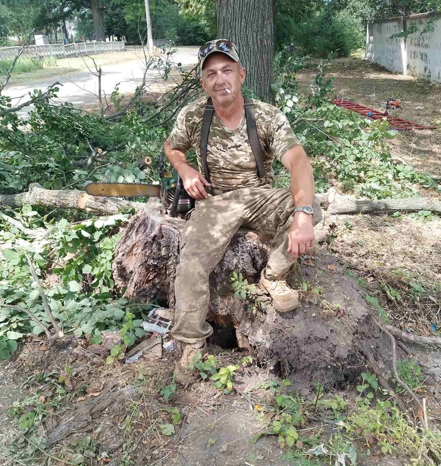 Валерій Кравченко під час толоки у Володимірівці