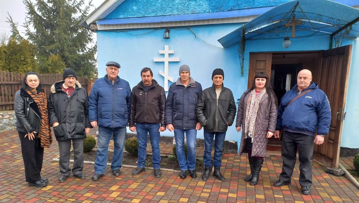 Учасники заходу біля церкви Святого Миколая