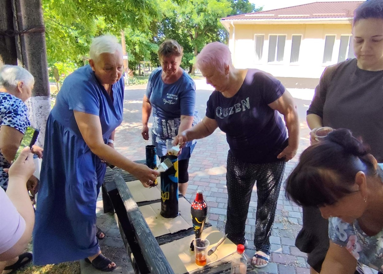 Під час процесу покриття лаком розмальованих гільз
