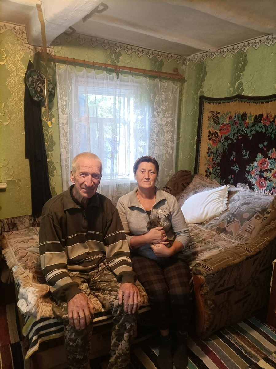 Микола та Ірина в новому помешканні у селі Цибулево