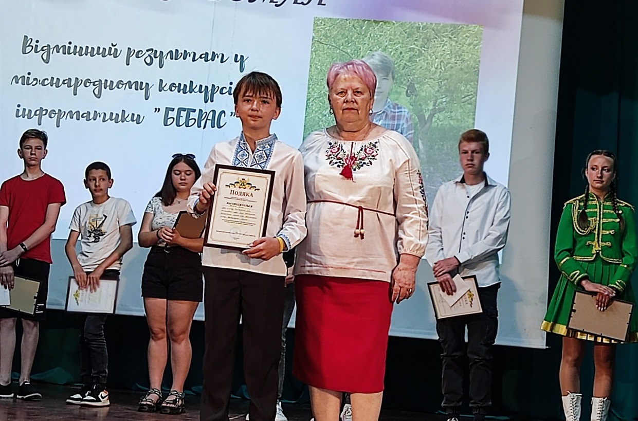 РоманГригор'єв  та Наталія Стиркуль під час нагородження
