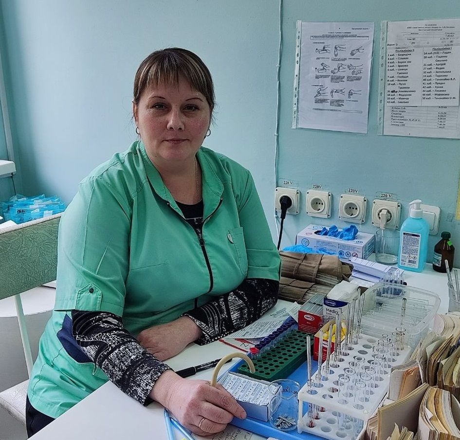 Лаборантка Юлія Головко