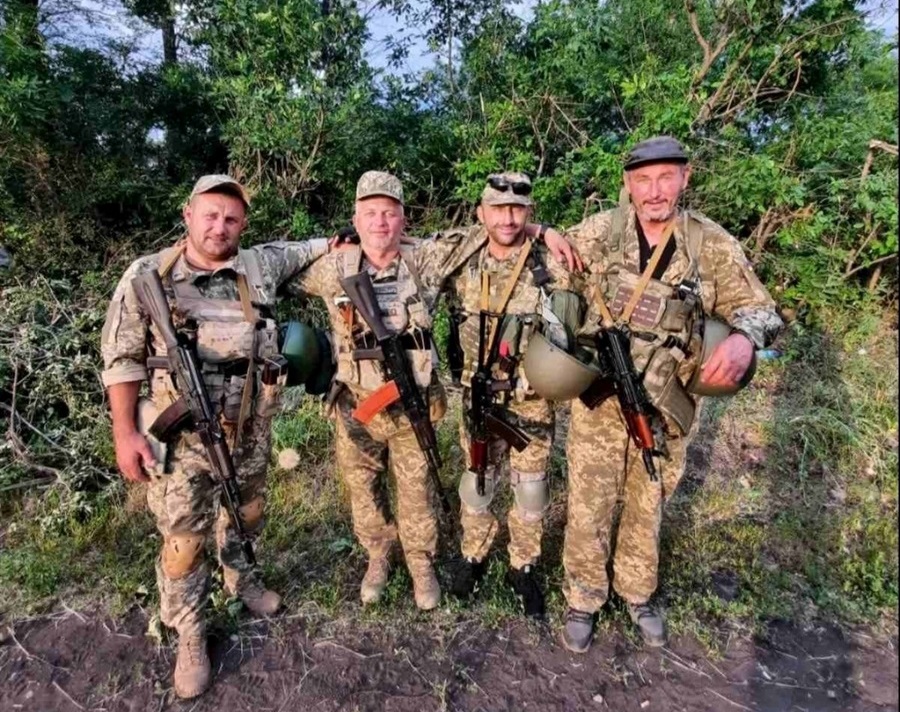 Роман Чернега з побратимами