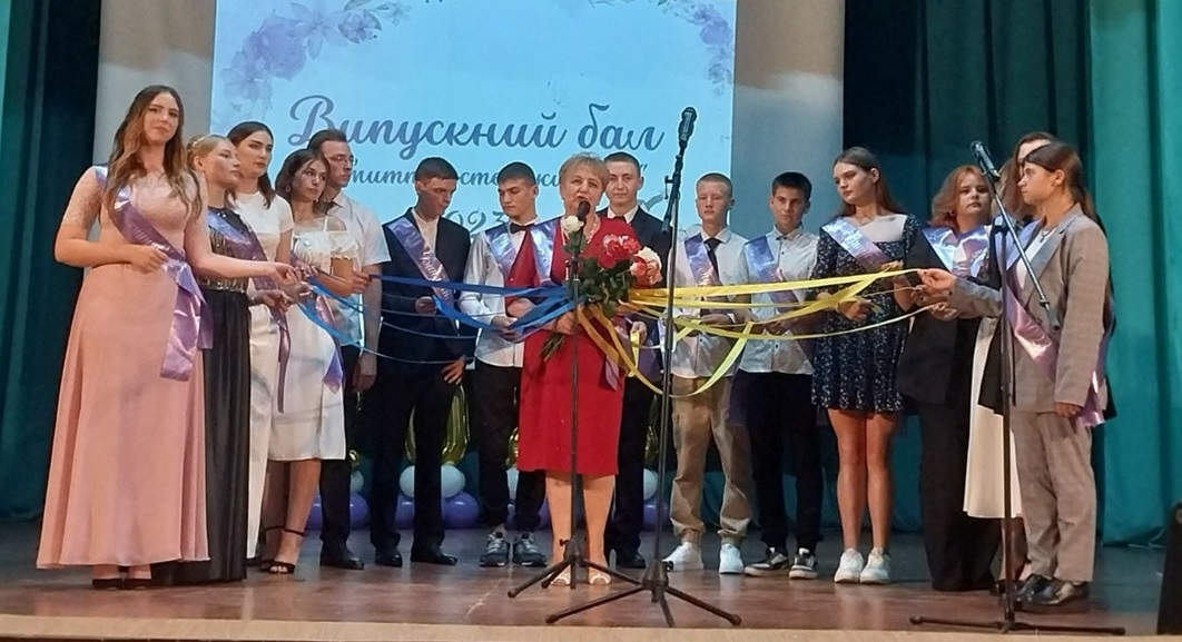 Випускники з класним керівником