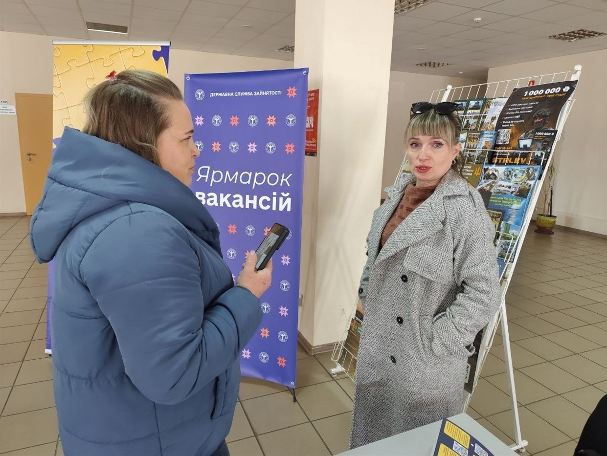 Журналістка Олена Тригубенко та Вікторія Міхріна представниця Знам'янського центру механізації колійних робіт