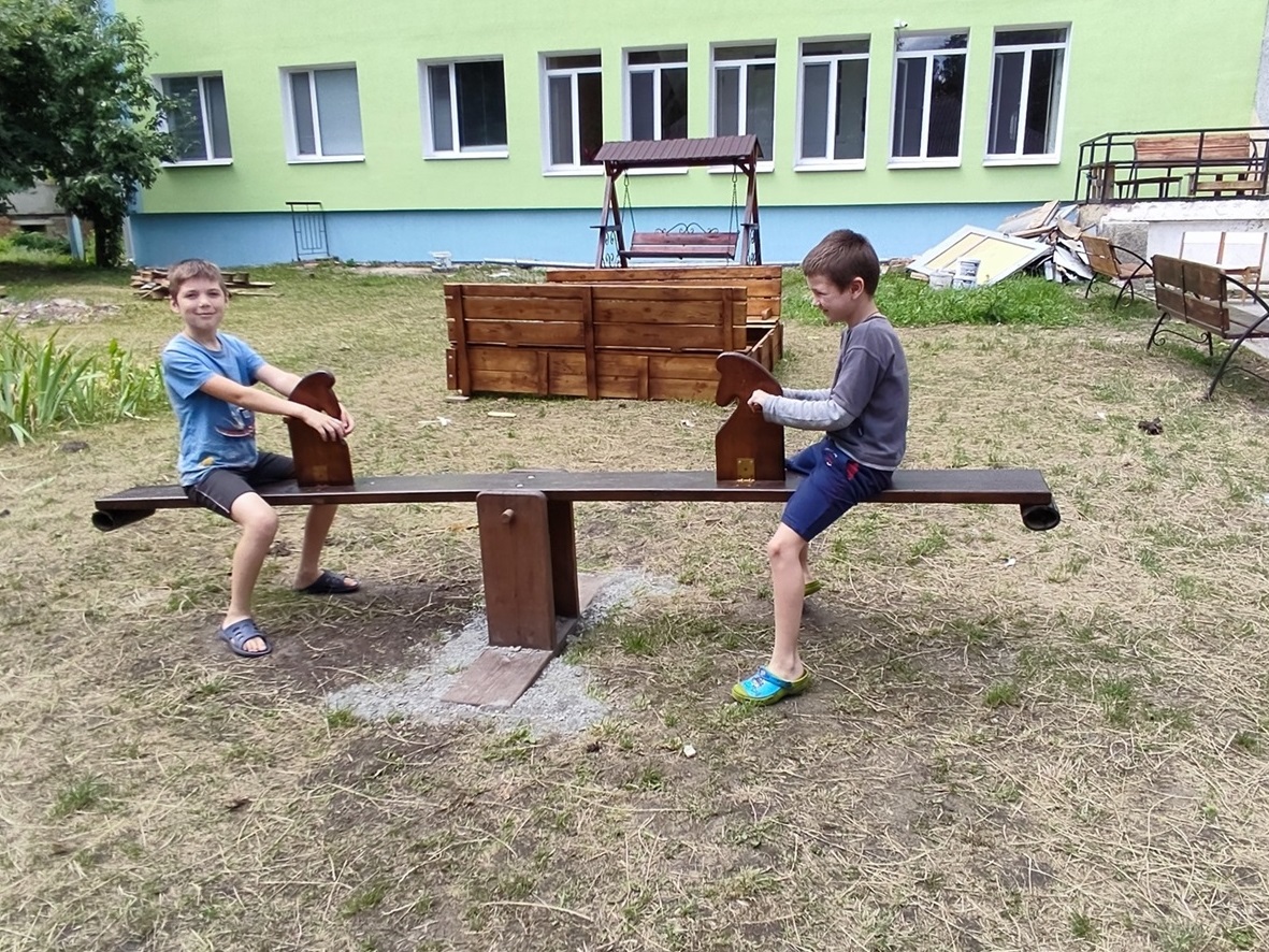 Ігрова локація біля приміщення шелтеру для ВПО