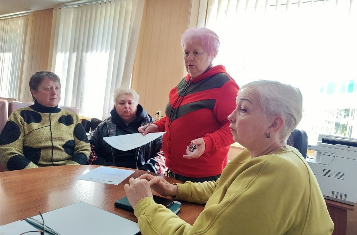 Голова громади Наталія Стиркуль під час публічної дискусії