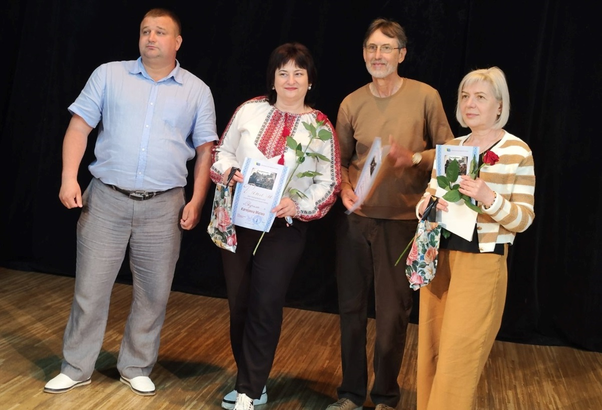 Громадський активіст, який активно підтримує медіа та співпрацює з журналістами у регіоні Геннадій Шевченко, Катерина Матко, голова Кіровоградської обласної організації Національної спілки журналістів України Петро Мельник та редакторка газети "Вперед" - Галина Шевченко
