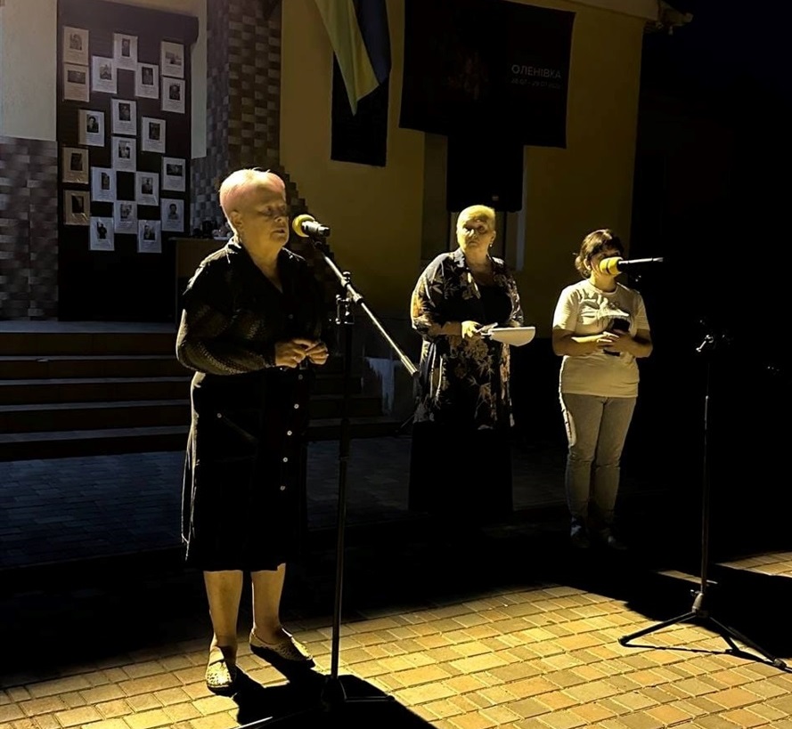 Дмитрівський сільский голова Наталія Стиркуль та ведучі Акції під час заходу